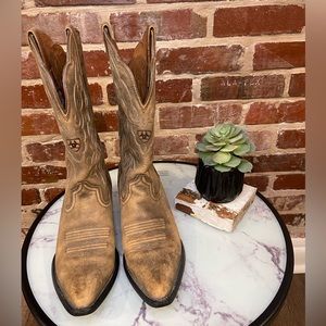 Women’s Ariat Heritage Western J Toe Distressed Tan Brown Leather Boots, Size 7